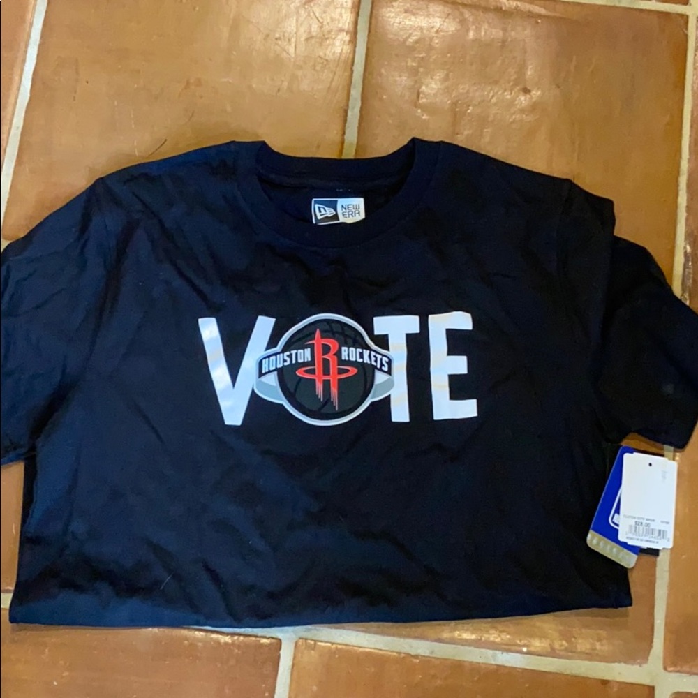 SOLD  Houston Rockets NWT Tee